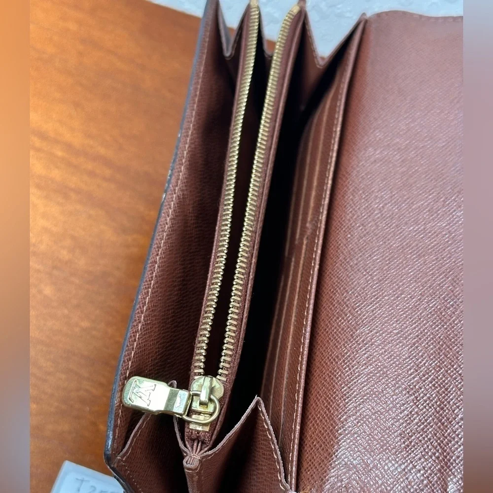 Louis Vuitton Bifold Wallet CT1038